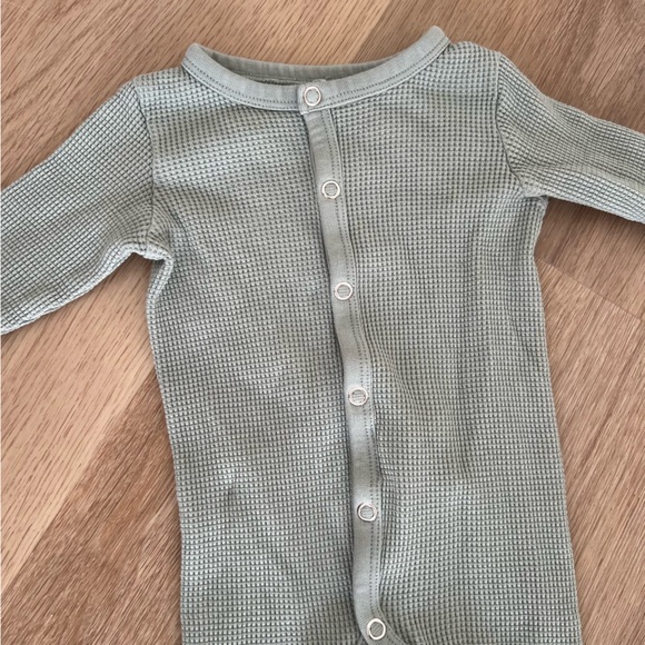 H&M Waffle Knit Onesie - Picture 2 of 3